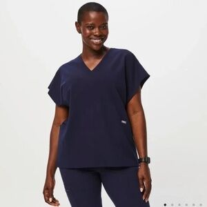 EUC Figs Women’s Black Estrella Scrub Top in Size XS